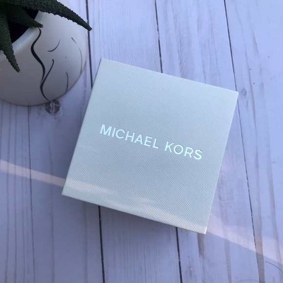 Michael Kors Watch - Picture 4 of 6